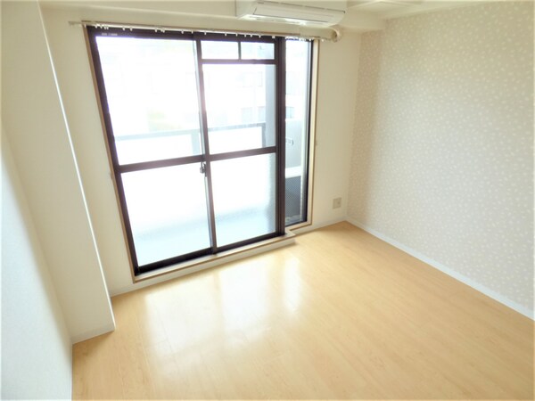 居室(キレイな洋室)