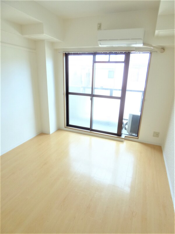 居室(オシャレなフローリング)