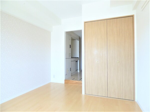 居室(キレイなフローリング)