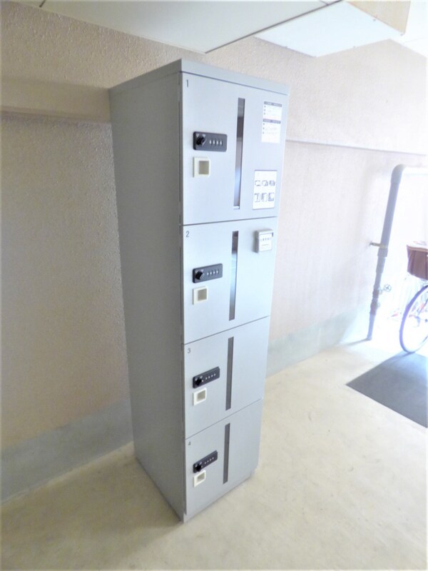 エントランス(荷物がいつ届いても安心の宅配ボックス)