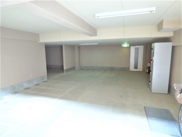 共用部(駐車場＆バイク置場)