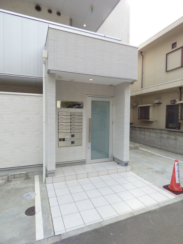 エントランス(安心のオートロック完備)