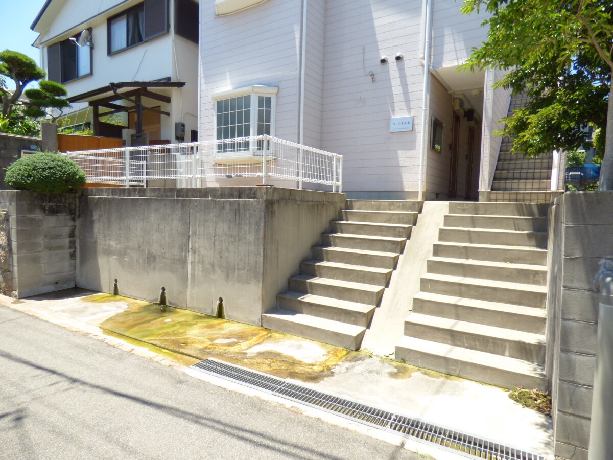 物件外観写真2　(入口)