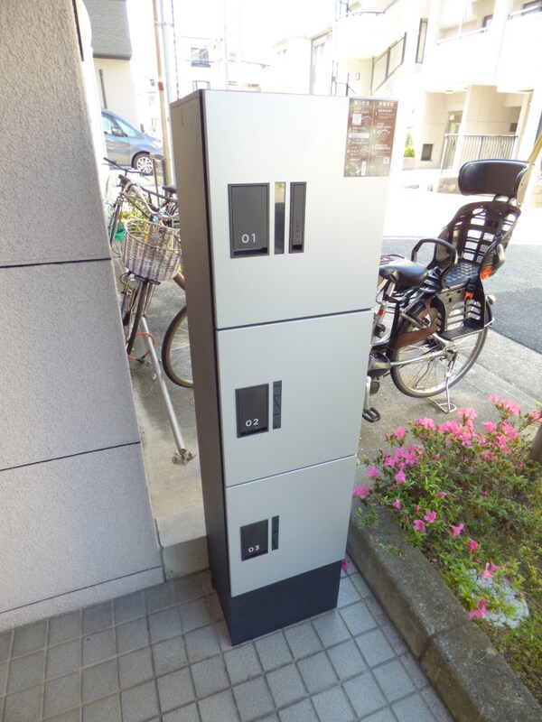 エントランス(荷物がいつ届いても安心の宅配ボックス)