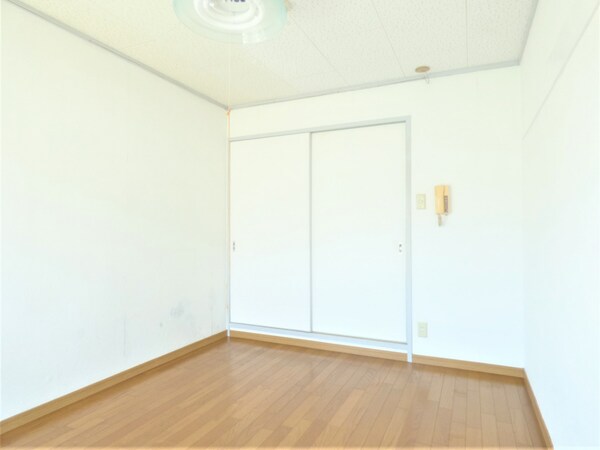 居室(キレイな洋室)