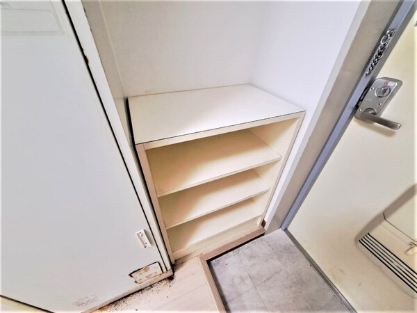 玄関(シューズボックス付)