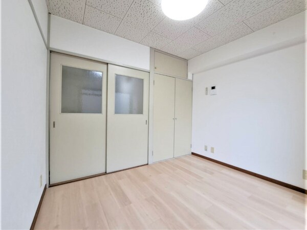 居室(キレイなフローリング)