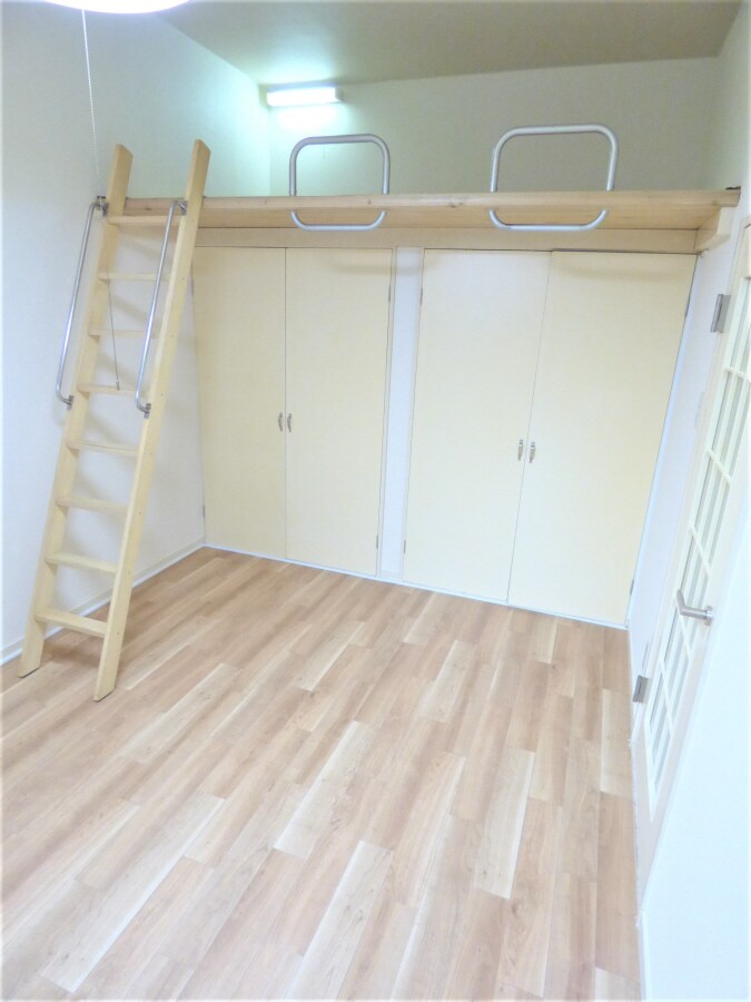 物件内観写真22　(天井高で広々とした空間)