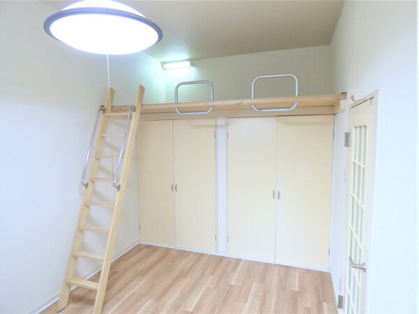 居室(広々としたロフト)