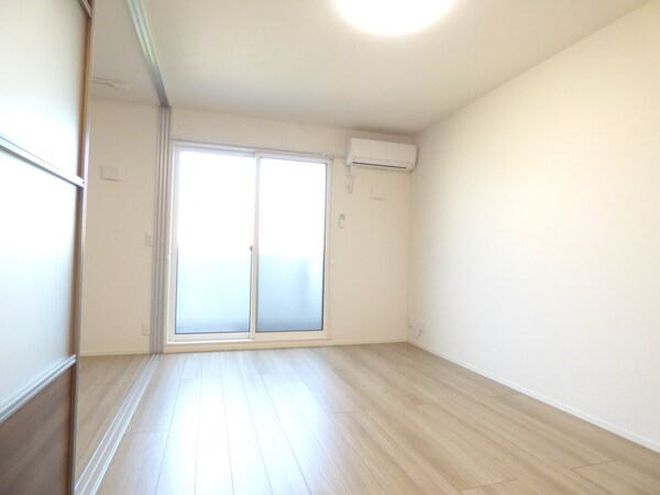 リビング(木目調がオシャレな広々としたリビング)