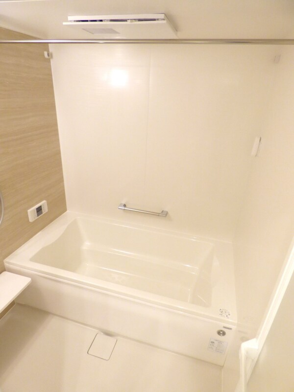 バス／シャワールーム等(追い焚き機能付１坪タイプバス)