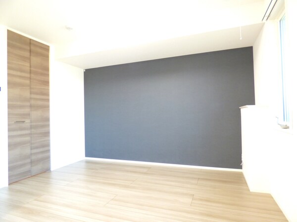 その他部屋・スペース(アクセントクロスがオシャレな洋室)