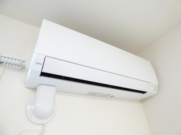 設備(エアコン２基付)