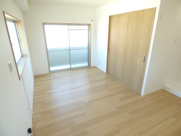 リビング(リノベーション済みのキレイなリビング)