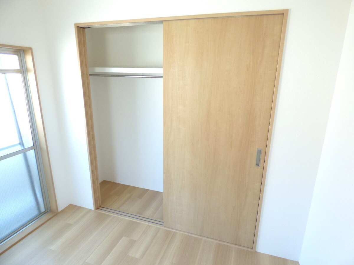 物件内観写真10　(壁一面ある大きなクローゼット)