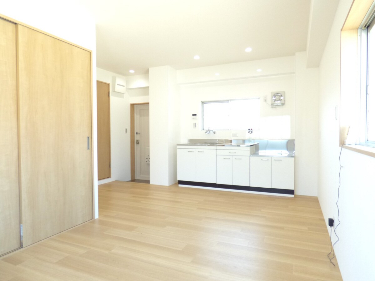 物件内観写真21　(明るいリビング)