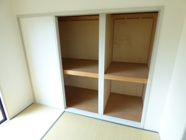 収納(壁一面ある広々とした押入)