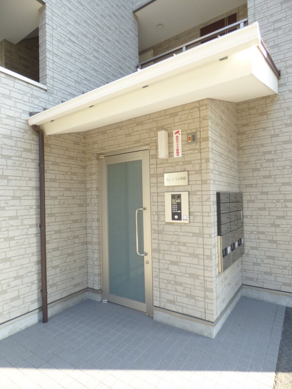 エントランス(安心のオートロック完備)