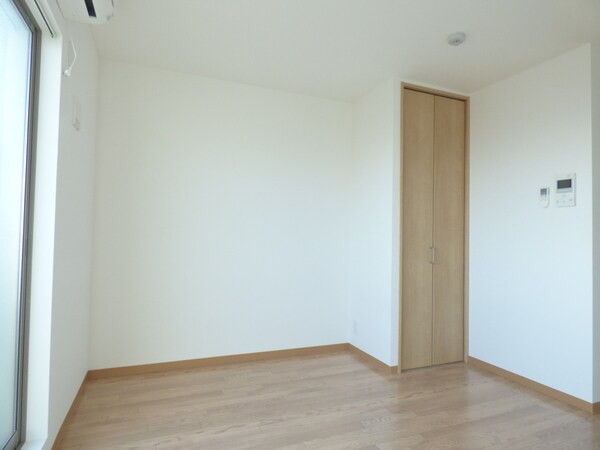 居室(キレイな洋室)