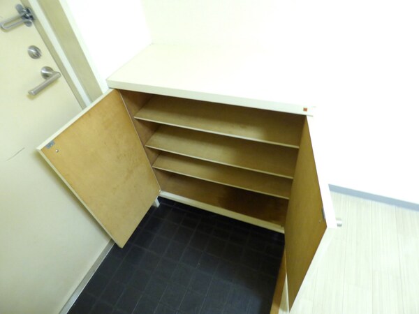玄関(シューズボックス付)
