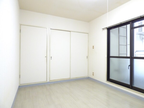 居室(キレイな洋室)