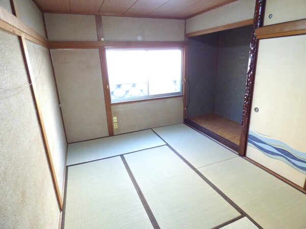 居室(明るい和室)
