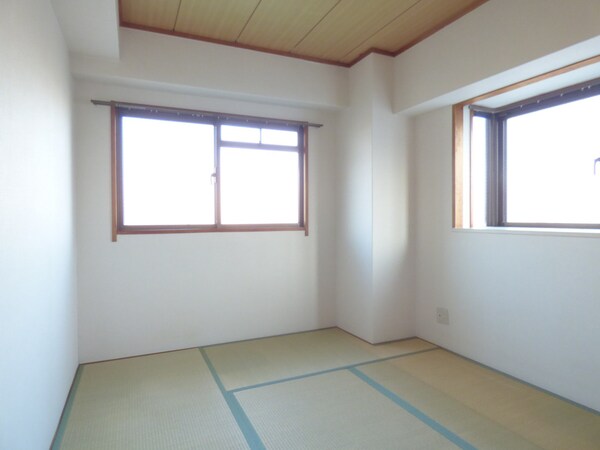 その他部屋・スペース(２面採光で明るい和室)