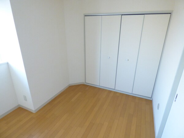 居室(キレイな洋室)