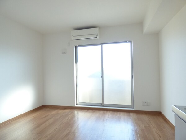 居室(キレイな洋室)