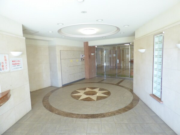 エントランス(安心のオートロック完備)