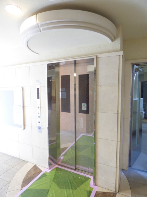 エントランス(エレベーター完備)