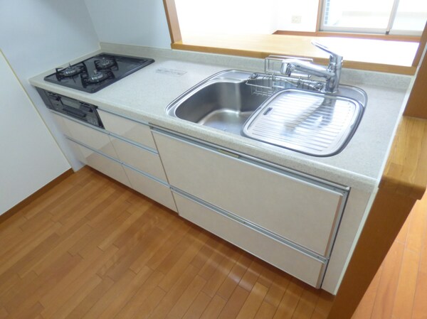 キッチン(３口ガスカウンターシステムキッチン)