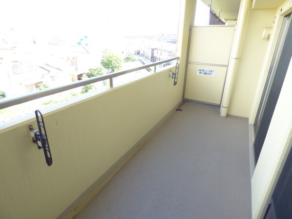 バルコニー・ベランダ(奥行きのある広々とした明るいバルコニー)