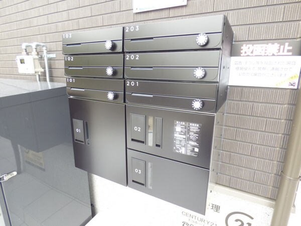 エントランス(荷物がいつ届いても安心の宅配ボックス)