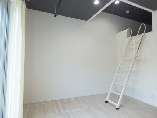 居室(ロフト付のオシャレな洋室)