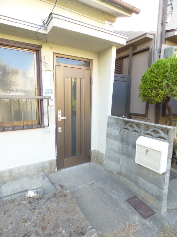 エントランス(ポスト新設)