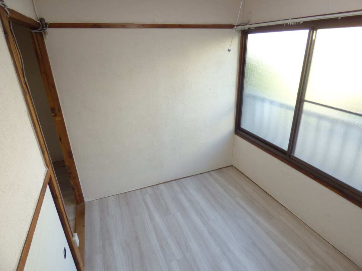 物件内観写真20　(明るい洋室)