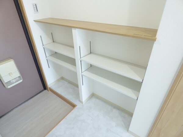玄関(オープンシューズボックス)