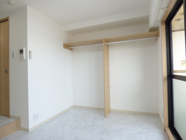 居室(キレイな洋室)