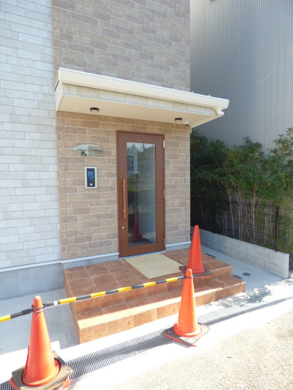 エントランス(安心のオートロック完備)