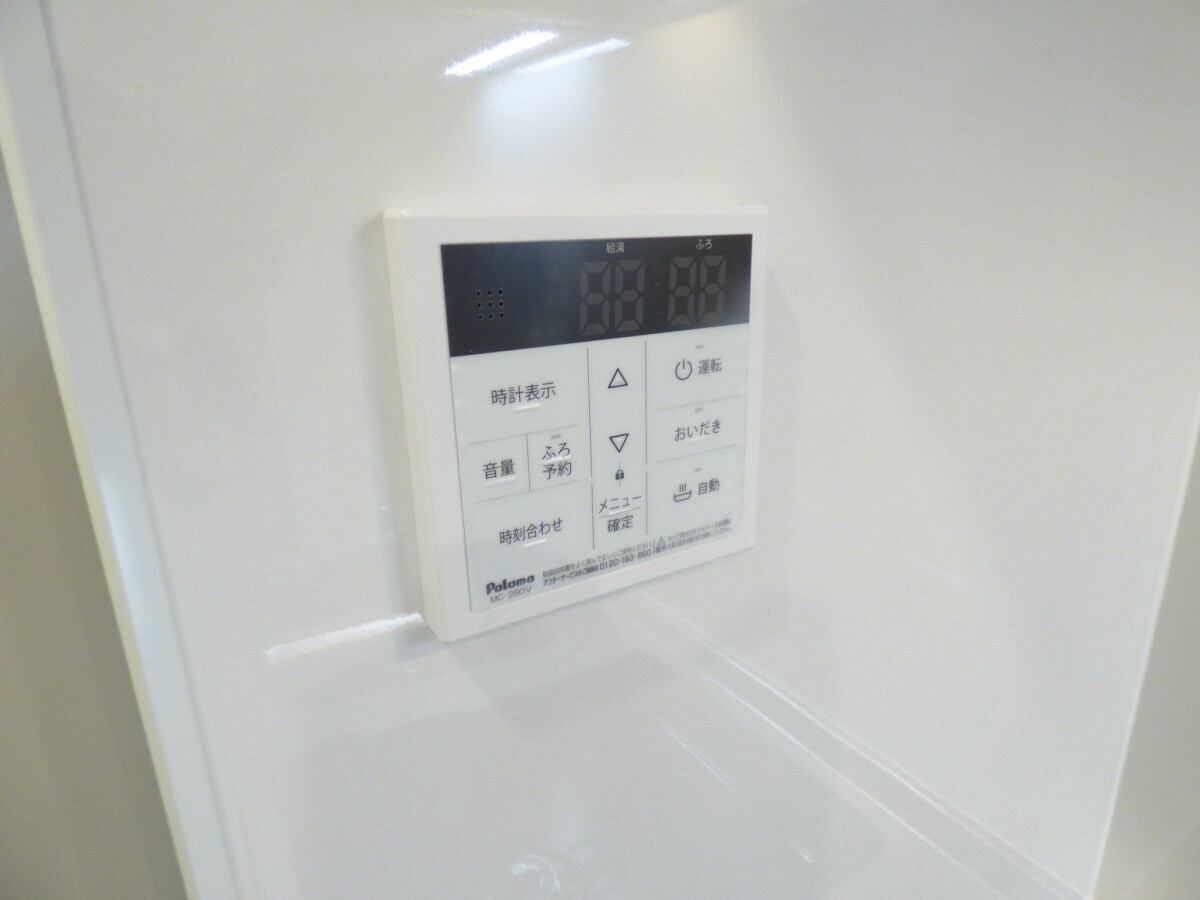 物件内観写真19　(給湯器リモコン)