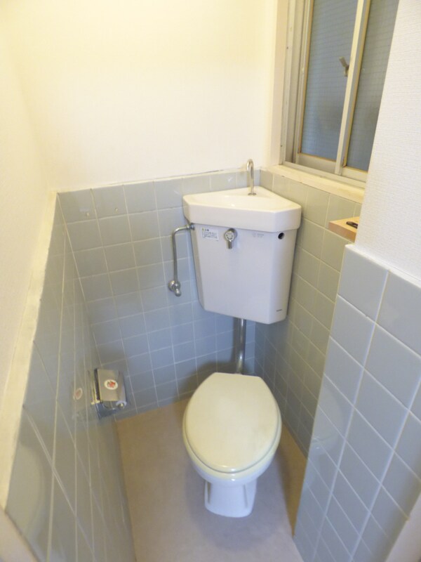 トイレ(窓があり換気のよいトイレ)