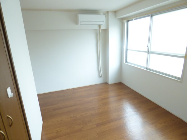 居室(キレイな洋室)