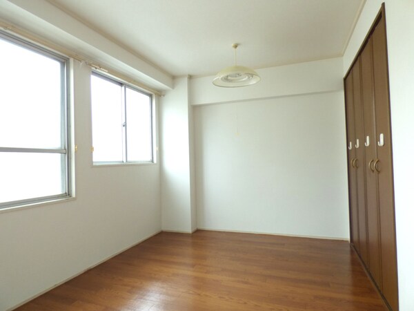 居室(キレイにリフォーム済み)