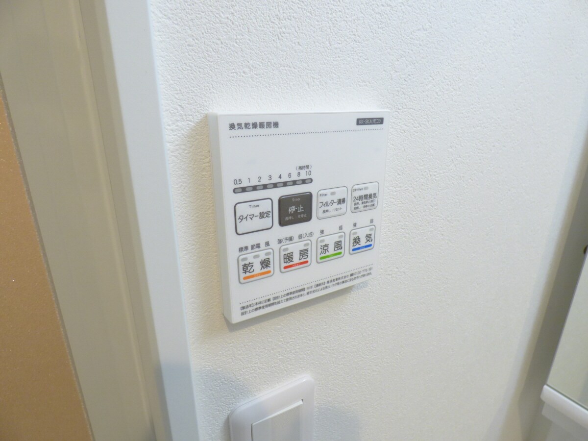 物件内観写真17　(浴室暖房換気乾燥機リモコン)
