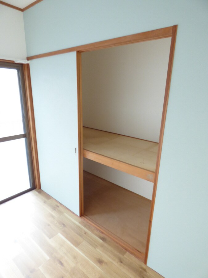 物件内観写真9　(広々とした物入)