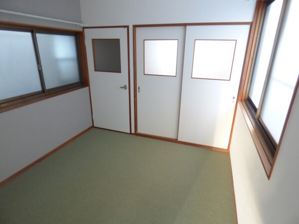 居室(キレイな２階洋室)