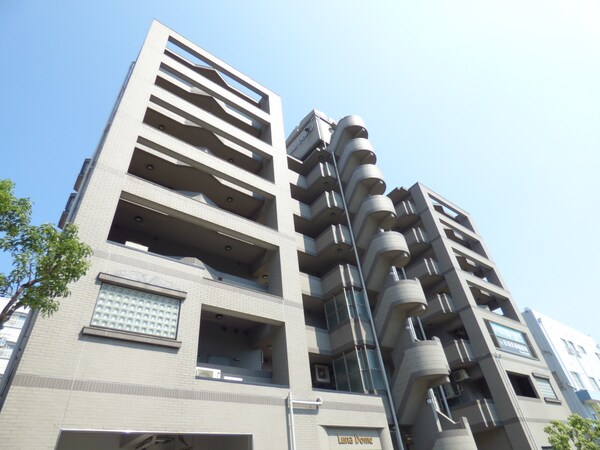 外観(タイル張りのキレイなマンション)