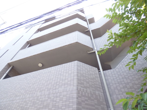 外観(タイル張りのキレイなマンション)