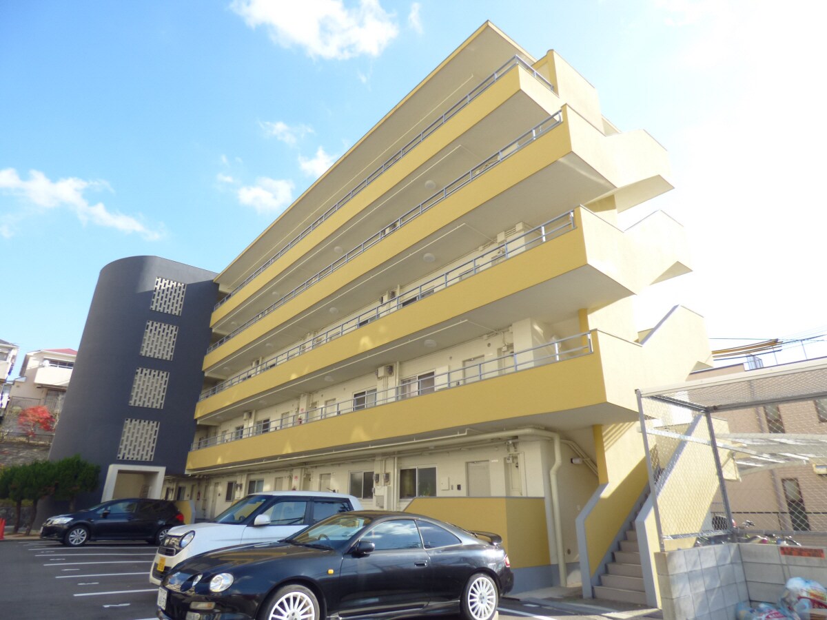 物件外観写真1　(オシャレなフルリノベーションマンション)